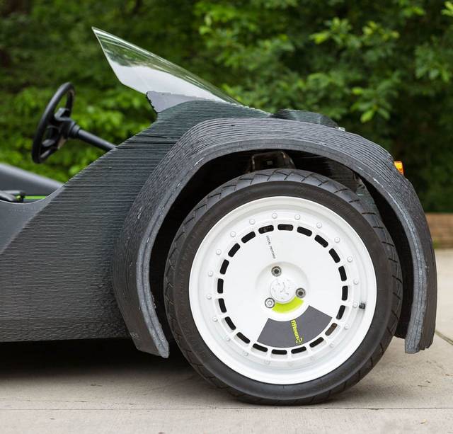  رانندگی با اولین خودروی پرینت 3 بعدی دنیا 