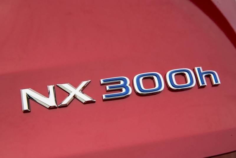  بررسی لکسس NX 300h، کراس اوور دوگانه جذاب 