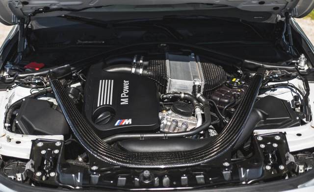  تست و بررسی BMW M4 کابریولت با گیربکس دستی 