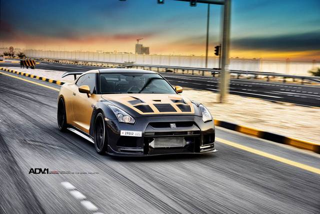 نیسان GTR با پوشش طلا و کربن 