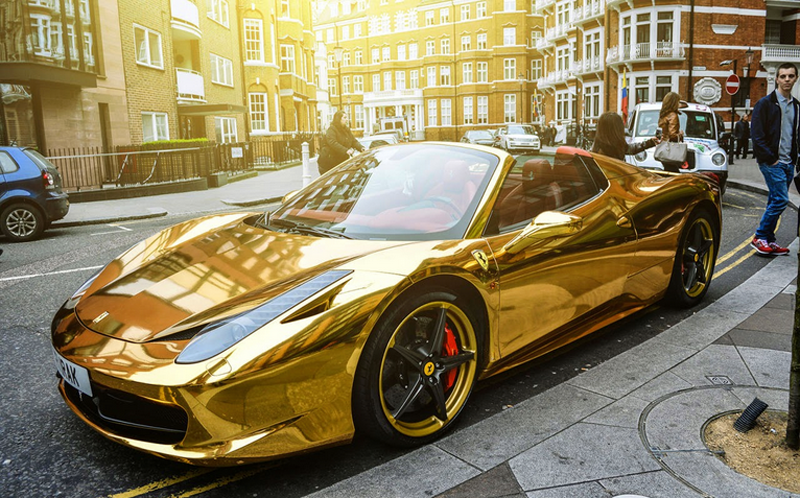  فراری 458 با روکش طلا در خیابانهای اروپا 