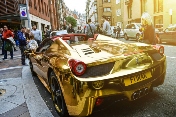  فراری 458 با روکش طلا در خیابانهای اروپا 