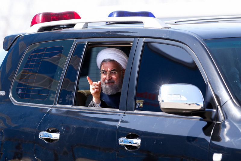  خودروی روحانی هنگام بازدید از کارخانه مپنا 